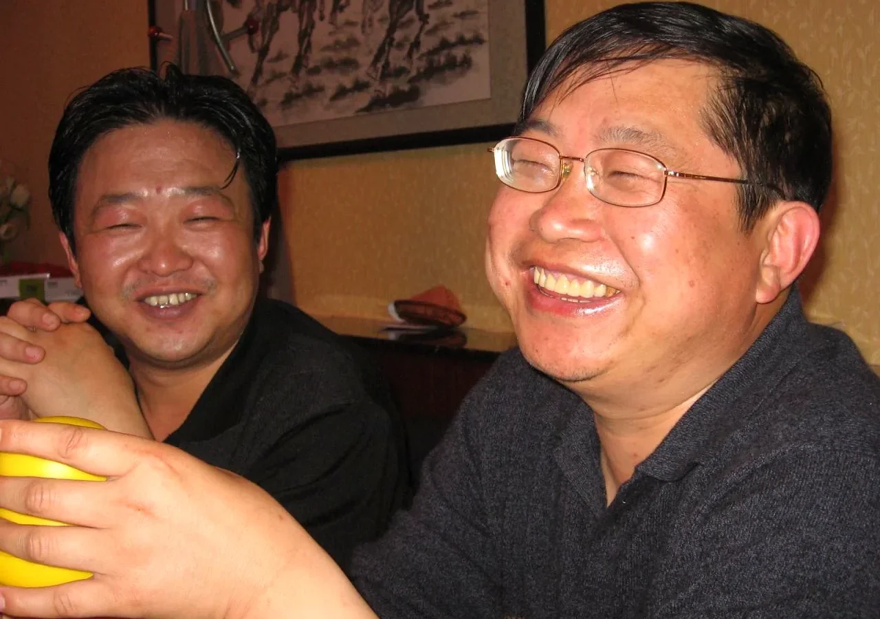 送长辈：白酒与黄酒的选择