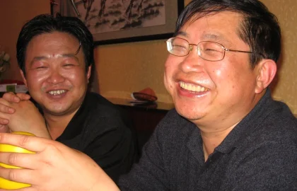 送长辈：白酒与黄酒的选择