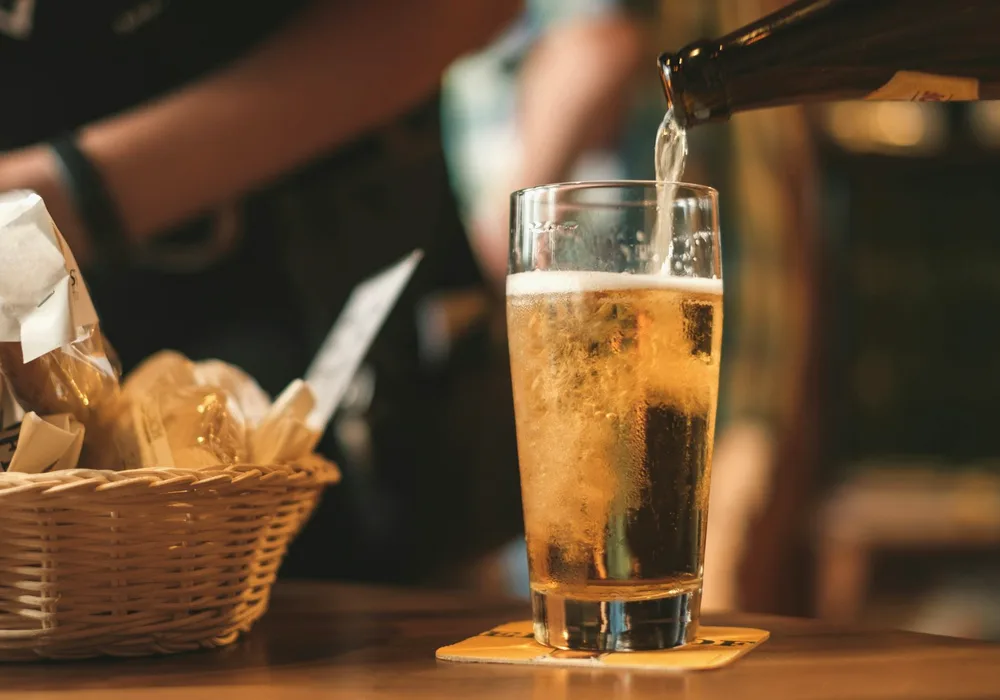 送酒给朋友：轻松选择 配图